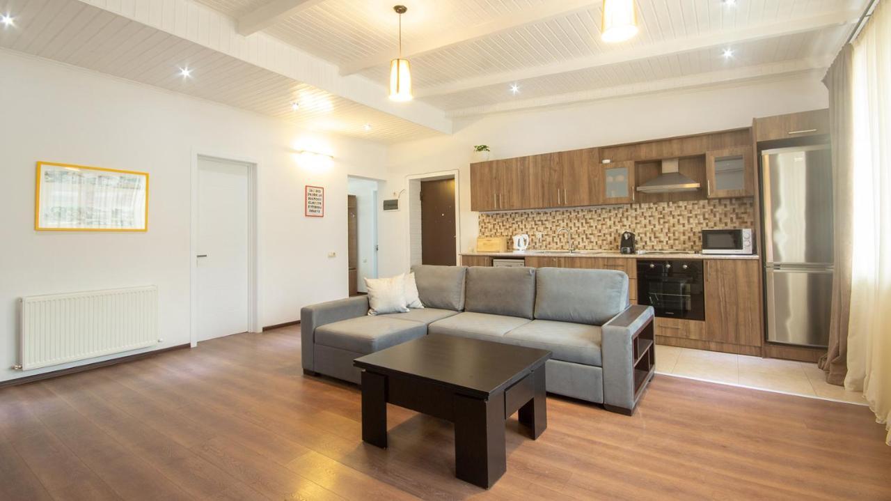 Big Terrace Apartment On Liberty Square Tbilisi Esterno foto